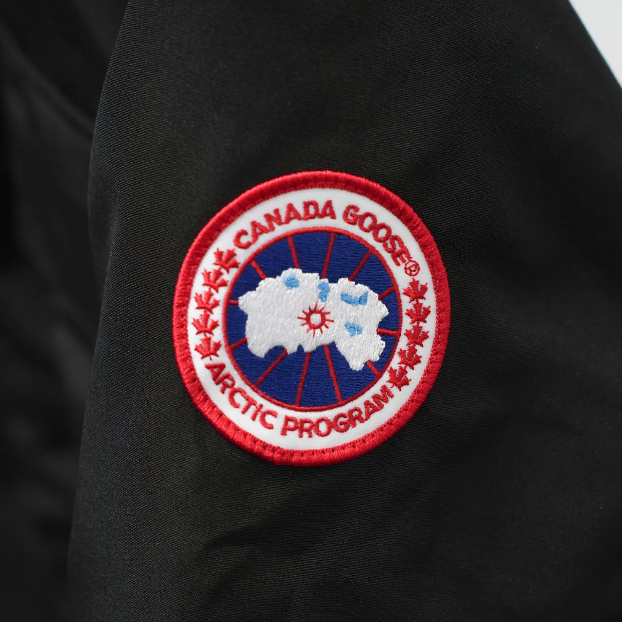 P740 CANADA GOOSE丨Canada Goose E24 sleeve logo stand collar down jacket Color: Black Size: XS-XXL